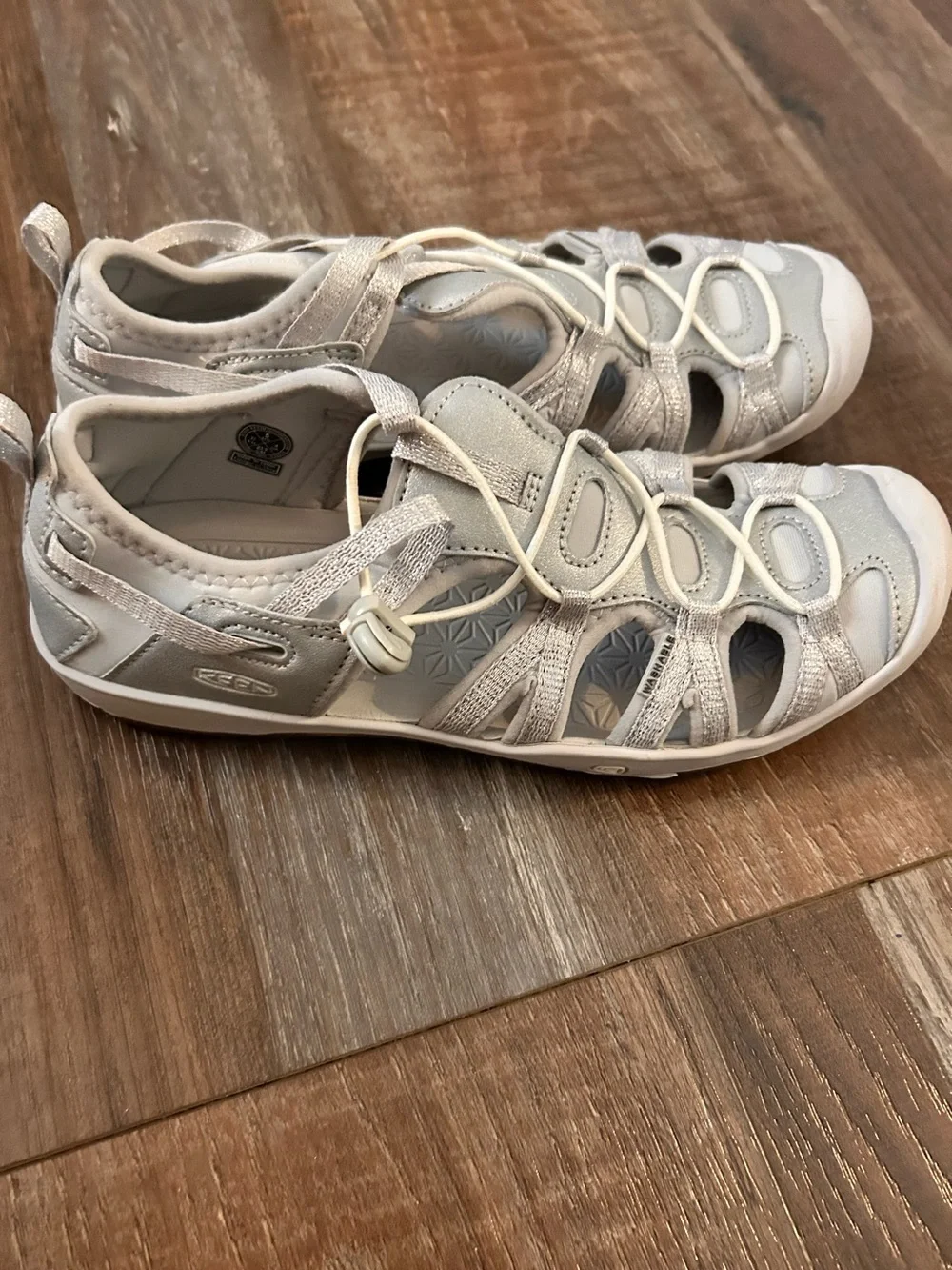 50%offw❤️ NWOT Keen Moxie Silver Water Sandal Size 5 fit women 6.5-7